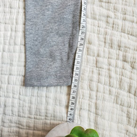 NWT Grey paints with reindeer and floral details 3 - Picture 6 of 6